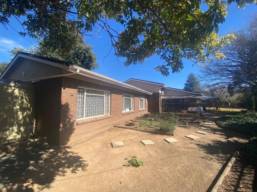 5 Bedroom Property for Sale in Ladybrand Free State